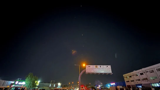 Irán lanza al menos diez misiles contra una base militar estadounidense en Doha (Qatar) Irán lanza al menos diez misiles contra una base militar estadounidense en Doha (Qatar)