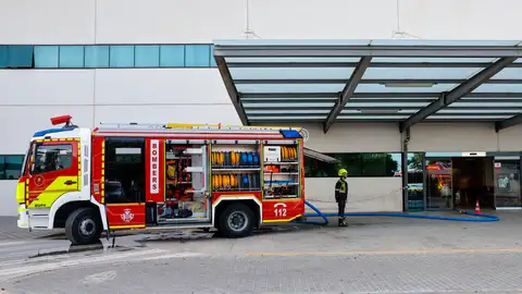 Una paciente muere tras un incendio en la planta de Psiquiatría de La Fe de Valencia Una paciente muere tras un incendio en la planta de Psiquiatría de La Fe de Valencia