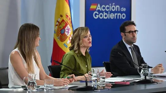 La portavoz del Gobierno, Pilar Alegría; la ministra para la Transición Ecológica, Ana Aagesen, y el ministro de Economía, Carlos Cuerpo. La portavoz del Gobierno, Pilar Alegría; la ministra para la Transición Ecológica, Ana Aagesen, y el ministro de Economía, Carlos Cuerpo.