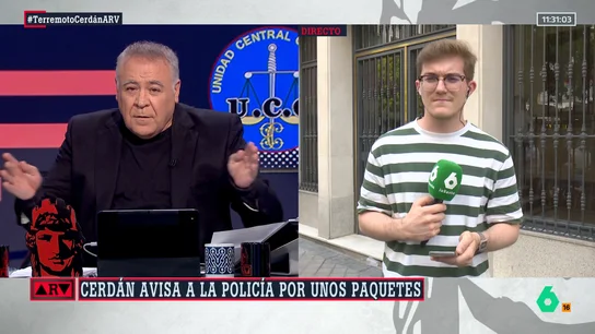 Varios agentes entran en casa de Santos Cerdán Varios agentes entran en casa de Santos Cerdán