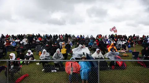 Aficionados de la Fórmula 1 en las gradas del circuito de Silverstone durante los Libres 3 del último GP Aficionados de la Fórmula 1 en las gradas del circuito de Silverstone durante los Libres 3 del último GP