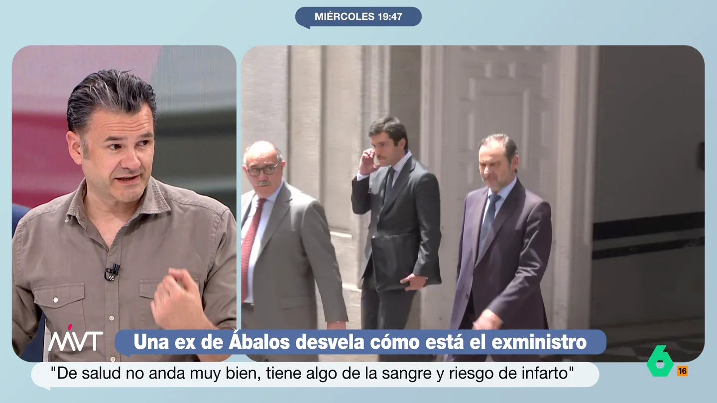 Iñaki López, sobre el 'enfado' de la ex de Ábalos con Anaís por pasear a su perro: "Dice que lo tienen en custodia compartida" Iñaki López, sobre el 'enfado' de la ex de Ábalos con Anaís por pasear a su perro: "Dice que lo tienen en custodia compartida"