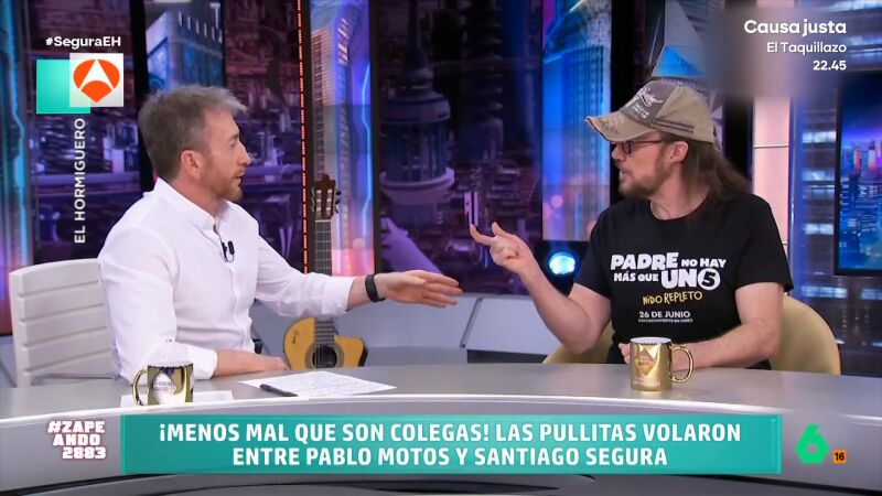 El duelo de 'dardos' entre Santiago Segura y Pablo Motos en 'El Hormiguero': "Los que os habéis puesto pelo os creéis algo"