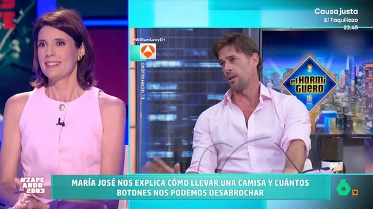 Camisa abierta ¿sí o no? La experta en protocolo María José Gómez y Verdú explica qué dice la etiqueta La experta en protocolo hace un repaso de cuáles son las normas de etiqueta entorno a esta prenda. No te pierdas sus consejos en el vídeo principal.