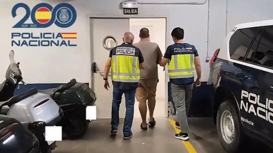 Detenidos tres cuidadores por maltratar a un anciano en una residencia de Huelva Detenidos tres cuidadores por maltratar a un anciano en una residencia de Huelva