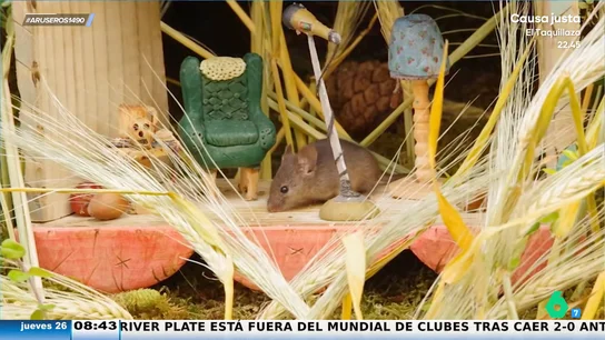 Así ha creado un fotógrado un mundo en miniatura para ratones en su jardín Así ha creado un fotógrado un mundo en miniatura para ratones en su jardín