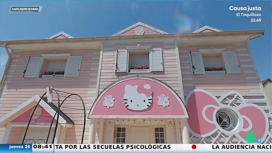 Descubre la enorme casa rosa y blanca inspiranda en 'Hello Kitty' que asombra en París Descubre la enorme casa rosa y blanca inspiranda en 'Hello Kitty' que asombra en París