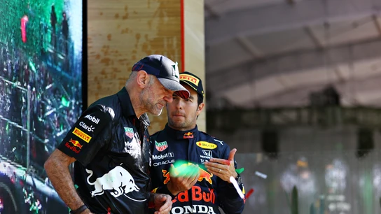 Sergio Pérez y Adrian Newey Sergio Pérez y Adrian Newey