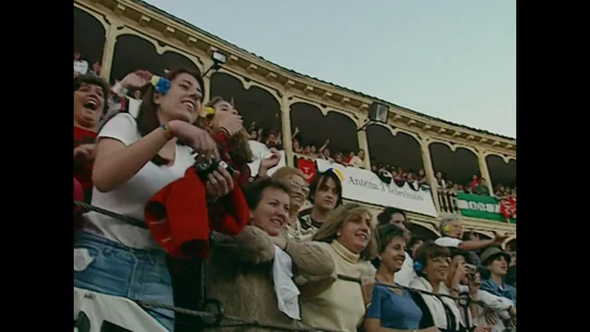Cuando las mujeres se empoderaron y salieron solas por primera vez de su pueblo para ver a Jesulín de Ubrique torear Cuando las mujeres se empoderaron y salieron solas por primera vez de su pueblo para ver a Jesulín de Ubrique torear