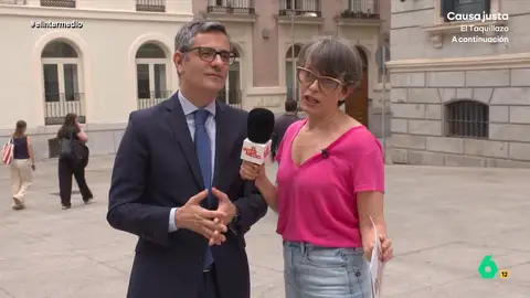 Félix Bolaños afirma que prefiere bañadores que tengan "cuanta más tela, mejor": "Estamos hablando de mi cuerpo..." Thais Villas se ha desplazado hasta la Carrera de San Jerónimo para conocer que preferencias tienen los diputados entorno a los bañadores para ir a la playa o la piscina. No te pierdas sus respuesta en el vídeo principal.