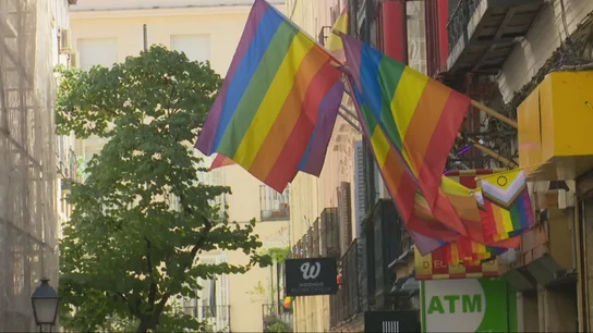 Banderas del Orgullo en balcones. Banderas del Orgullo en balcones.