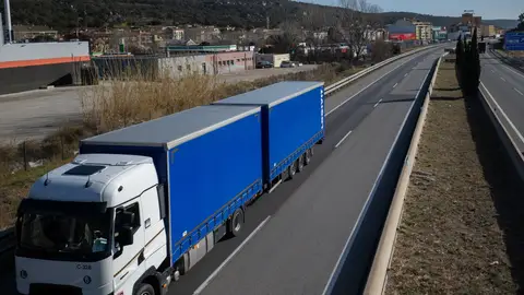 Un camión circula, a 27 de enero de 2024, en La Jonquera, Girona, Catalunya Un camión circula, a 27 de enero de 2024, en La Jonquera, Girona, Catalunya.