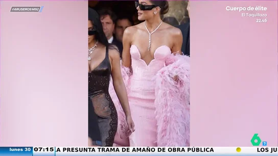 "Las mujeres iban desnudas, era una exhibición de carne": las críticas de Alfonso Arús a los estilismos "choni" de la boda de Jeff Bezos "Las mujeres iban desnudas, era una exhibición de carne": las críticas de Alfonso Arús a los estilismos "choni" de la boda de Jeff Bezos