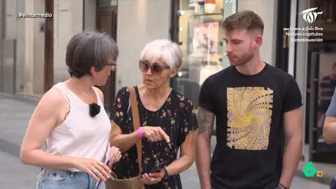 "En los barrios, cuanto más pijos, menos recogen las cacas de los perros": la reflexión de una mujer en el debate de Thais Villas Thais Villas lleva a debate el aumento de perros en la sociedad española y, en este vídeo, pregunta a los españoles por los dueños que no recogen las cacas de sus mascotas: "Es un cerdo con tirantes", afirma tajante una señora.