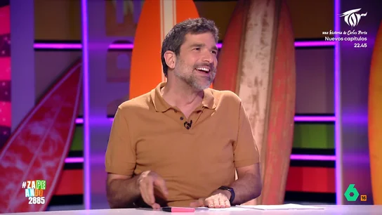 Nacho García reacciona a la tarta de cumpleaños de Aitana: "A poco que sean más de tres ya no da" La artista ha celebrado su cumpleaños en Ibiza y, como es habitual, ha soplado las velas en una tarta. Pero, además, también ha disfrutado de una animada fiesta en la que, incluso, se animó a hacer de DJ.