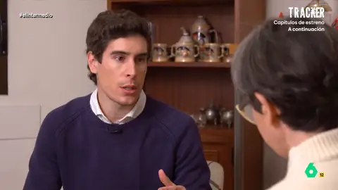 Javier Gascón desvela a Thais Villas el objetivo que tiene con su mujer: "Vivir juntos en una casa con personas sin hogar" Thais Villas conoce en este vídeo la inspiradora historia de Javier Gascón, un veinteañero que ha comprado dos pisos y los ha puesto al servicio de personas en riesgo de exclusión. Él, mientras tanto, vive en otro que le han dejado sus amigos.