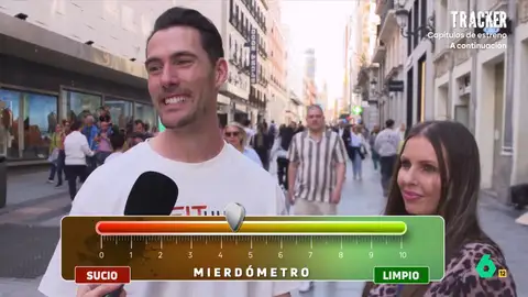 La confesión de un chico sobre cada cuánto cambia las sábanas de la cama: "Cada vez que le salen pelotillas" El Intermedio saca su 'Mierdómetro' a la calle para comprobar el grado de implicación de los hombres en las tareas domésticas. ¿Cada cuanto cambian las sábanas? ¿Y las balletas? Sus respuestas, en este vídeo.