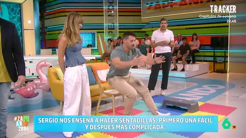 Las sentadillas de Sergio Peinado para trabajar cuádriceps y glúteos sin salir de casa: María Gómez y Nacho García lo prueban Sergio Peinado pone a Nacho García y María Gómez en forma con un sencillo ejercicio de sentadillas que todos podemos hacer en casa, y que podemos 'complicar' en función de si queremos hacer el nivel 'básico' o el 'pro'.