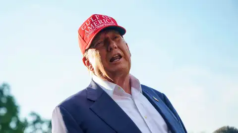 Donald Trump habla con los medios de comunicación al salir de la Casa Blanca, a 1 de julio de 2025 Donald Trump habla con los medios de comunicación al salir de la Casa Blanca, a 1 de julio de 2025