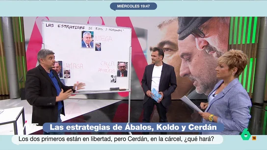 Alfonso Pérez Medina analiza las estrategias de defensa de Santos Cerdán, Ábalos y Koldo: "Cualquiera podría hacer una confesión" Alfonso Pérez Medina tira de pizarra y analiza en este vídeo el "triángulo de la corrupción" formado por Ábalos, Santos Cerdán y Koldo, cuyas estrategias de defensa de momento están manteniendo un "juego de equilibrios".
