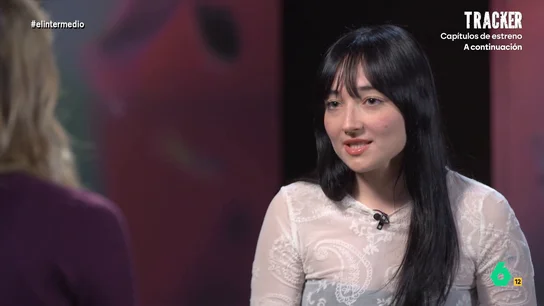 Alba González explica por qué en terapia se sentía "invalidada": "En la poesía he encontrado un lugar seguro" La joven poetisa lleva lidiando con la depresión desde los 12 años. Para intentar entender qué le pasaba y "echarlo fuera", decidió comenzar a escribir poesía. Actualmente, cuenta con cuatro poemarios.