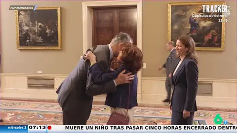 El rey Felipe rompe el protocolo en un emotivo reencuentro con su profesora: "Ha sido un momento muy tierno" El rey Felipe rompe el protocolo en un emotivo reencuentro con su profesora: "Ha sido un momento muy tierno"