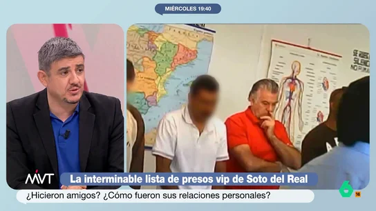 Alfonso Pérez Medina: "La gente de política no tiene problemas para sobrevivir en la cárcel. No hay tantas cuchilladas" Beatriz de Vicente explica cómo es el día a día en prisión para políticos como, en este caso, Santos Cerdán, donde las habilidades sociales y "tener amigos te protege". Algo que para Alfonso Pérez Medina no es ajeno a los políticos.