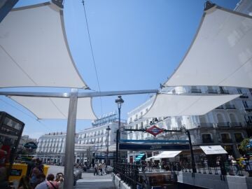 De cruce de caminos en el Plano de Teixeira a asfalto sin sombra: ¿por qué no hay árboles en la Puerta del Sol de Madrid?