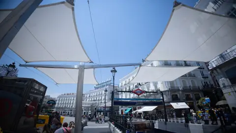 De cruce de caminos en el Plano de Teixeira a asfalto sin sombra: ¿por qué no hay árboles en la Puerta del Sol de Madrid? De cruce de caminos en el Plano de Teixeira a asfalto sin sombra: ¿por qué no hay árboles en la Puerta del Sol de Madrid?