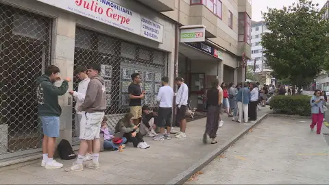Pocos pisos, en mal estado y a precios desorbitados: el drama del alquiler golpea a los estudiantes en Santiago Pocos pisos, en mal estado y a precios desorbitados: el drama del alquiler golpea a los estudiantes en Santiago