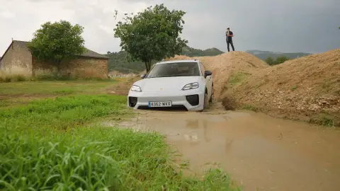 El nuevo Porsche Macan en color blanco El nuevo Porsche Macan en color blanco