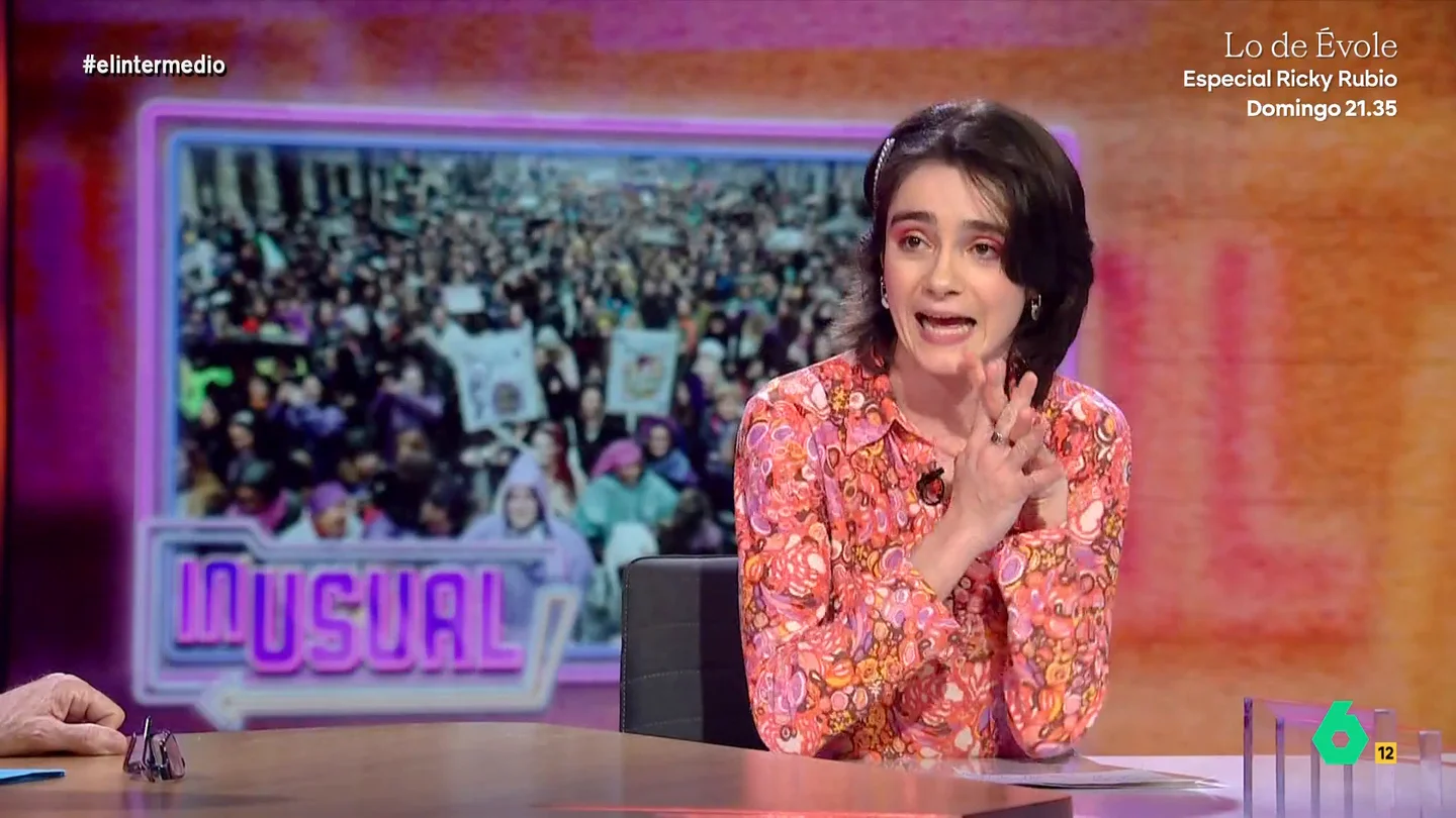 Inés Rodríguez denuncia que se cuestione a las personas con discapacidad: "Sería un detalle que confíen en nuestra profesionalidad" Las mujeres con discapacidad, como expresaba la colaboradora de El Intermedio, sufren una mayor discriminación en el ámbito laboral. Además, los empleos a los que acceden, "están menos remunerados y son más precarios", explicaba Inés.