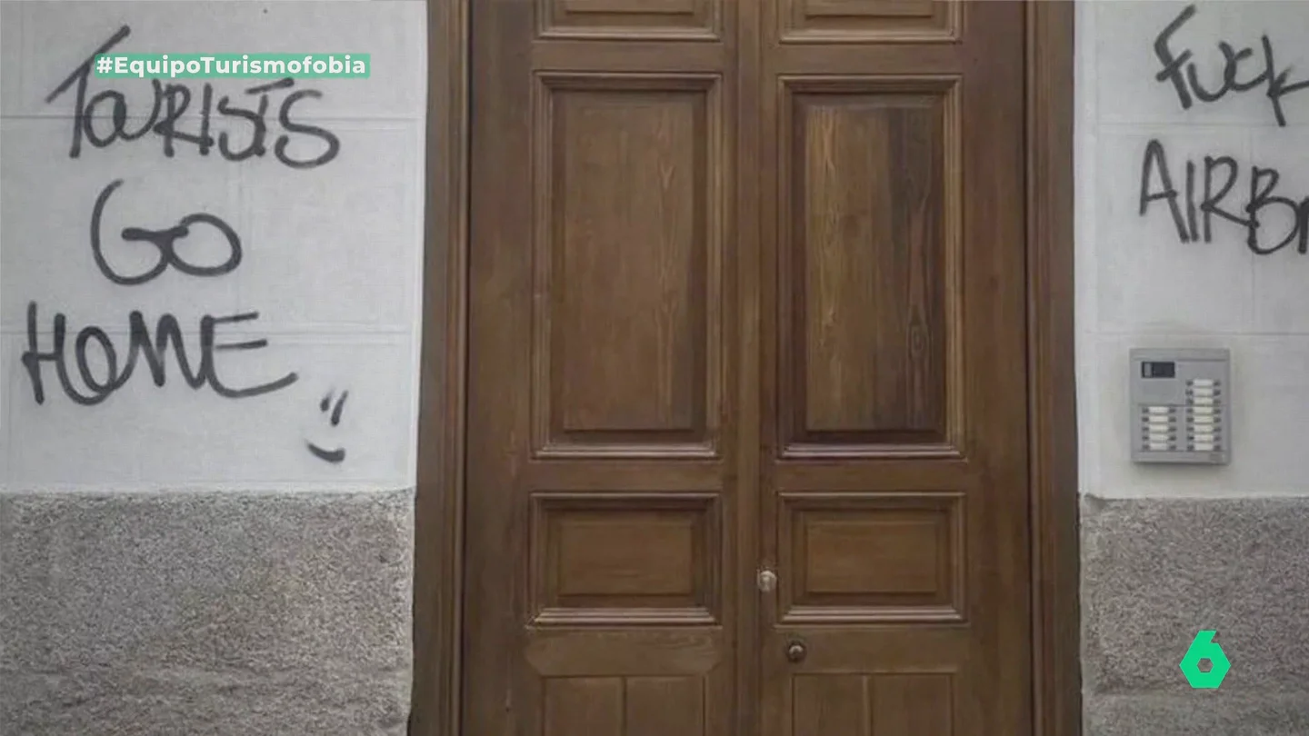 Equipo de Investigación, testigo del boicot de un vecino de Madrid a los pisos turísticos: "Ponen pegamento en los candados" Equipo de Investigación, testigo del boicot de un vecino de Madrid a los pisos turísticos: "Ponen pegamento en los candados"