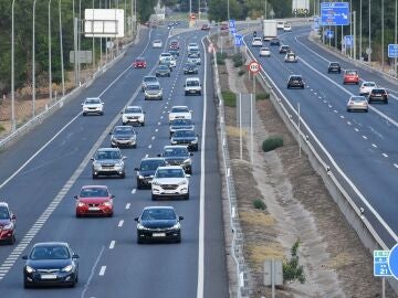 Una fila de veh&iacute;culos en la carretera A3, el &uacute;ltimo d&iacute;a de la Operaci&oacute;n &lsquo;Retorno del verano&rsquo;, a 28 de agosto de 2022, en Madrid
