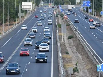 Una fila de vehículos en la carretera A3, el último día de la Operación ‘Retorno del verano’, a 28 de agosto de 2022, en Madrid Una fila de vehículos en la carretera A3, el último día de la Operación ‘Retorno del verano’, a 28 de agosto de 2022, en Madrid