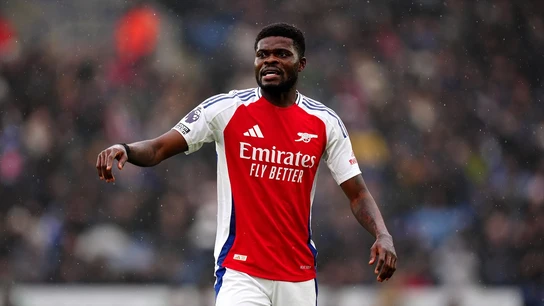 Thomas Partey, del Arsenal, en acción durante el partido de la Premier League inglesa entre el Leicester City y el Arsenal Thomas Partey, del Arsenal, en acción durante el partido de la Premier League inglesa entre el Leicester City y el Arsenal