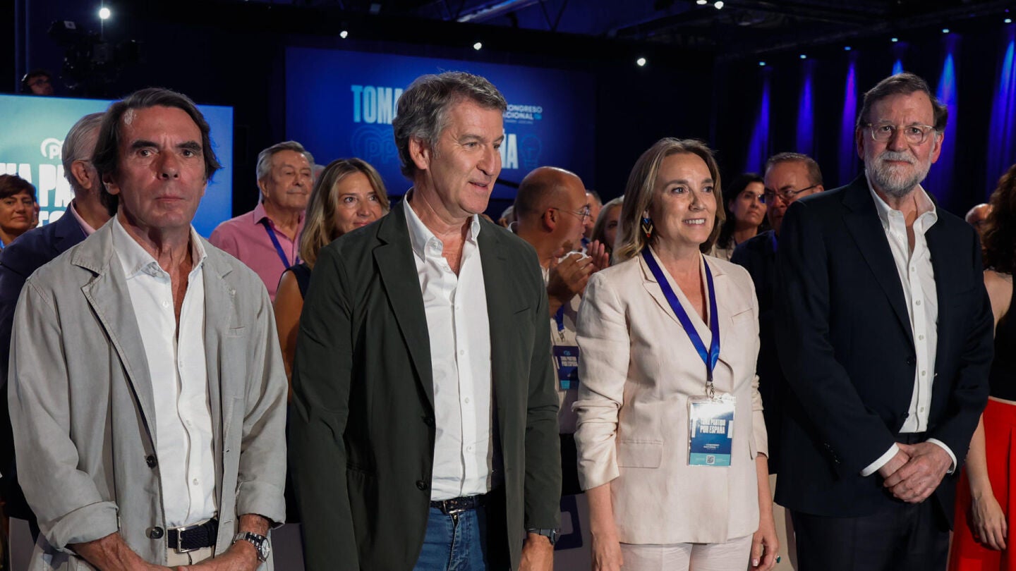 José María Aznar, Alberto Núñez Feijóo, Cuca Gamarra y Mariano Rajoy, este viernes en el XXI Congreso Nacional del PP.