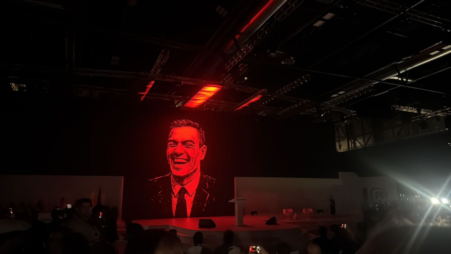 Santos Cerdán y Pedro Sánchez protagonizan el vídeo inaugural del Congreso del PP