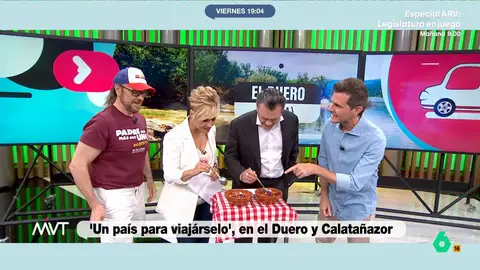 Santiago Segura prueba las migas con torreznos de Calatañazor: "El ayuno intermitente va a ser mucho más intermitente" Luis Calero ha visitado esta población de Soria para, además de conocer sus enclaves más especiales, disfruta de su gastronomía. Y, como es habitual, ha traido una muestra de la misma a Más Vale Tarde.