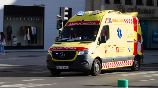 Una ambulancia del servicio de Emergencias de Castilla y León, en una imagen de archivo. Una ambulancia del servicio de Emergencias de Castilla y León, en una imagen de archivo.