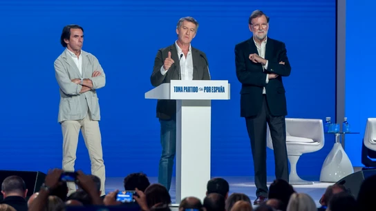 José María Aznar, con Alberto Núñez Feijóo y Mariano Rajoy, en el Congreso Nacional del PP José María Aznar, con Alberto Núñez Feijóo y Mariano Rajoy, en el Congreso Nacional del PP