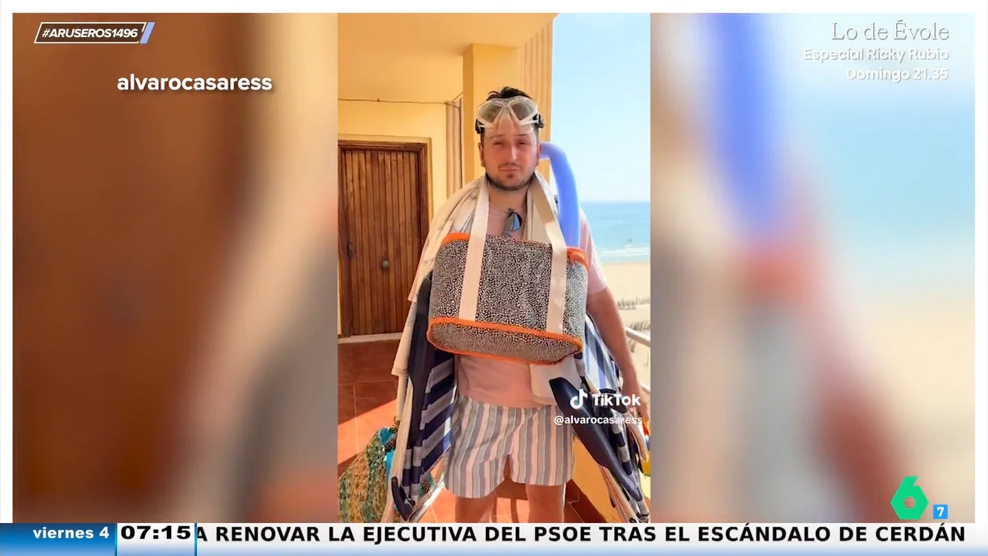 Alfonso Arús propone a Álvaro Casares nuevas ideas para su vídeo de las cosas que hacen todos los españoles en la playa Alfonso Arús propone a Álvaro Casares nuevas ideas para su vídeo de las cosas que hacen todos los españoles en la playa