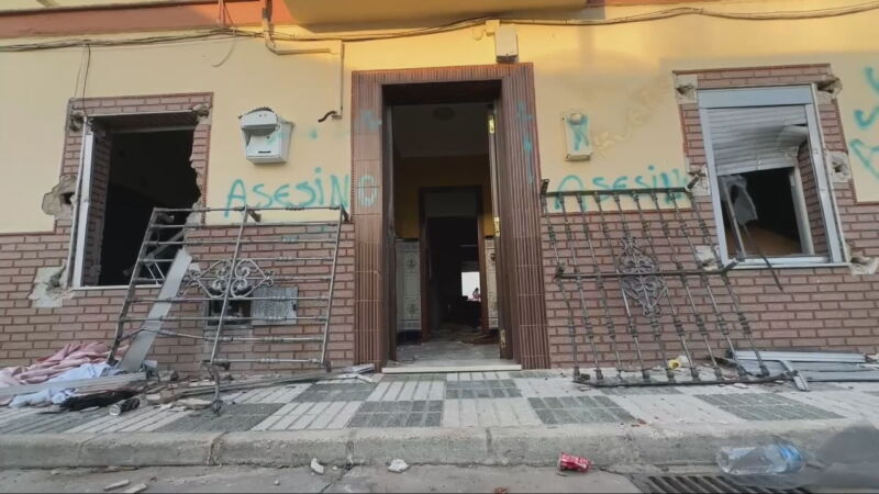 Vandalizan la casa del presunto asesino del menor apuñalado en Isla Mayor (Sevilla)
