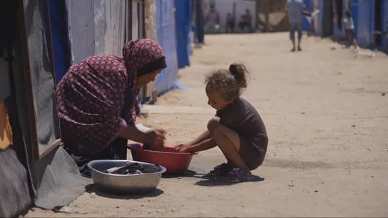 Palestinas se lavan las manos Palestinas se lavan las manos
