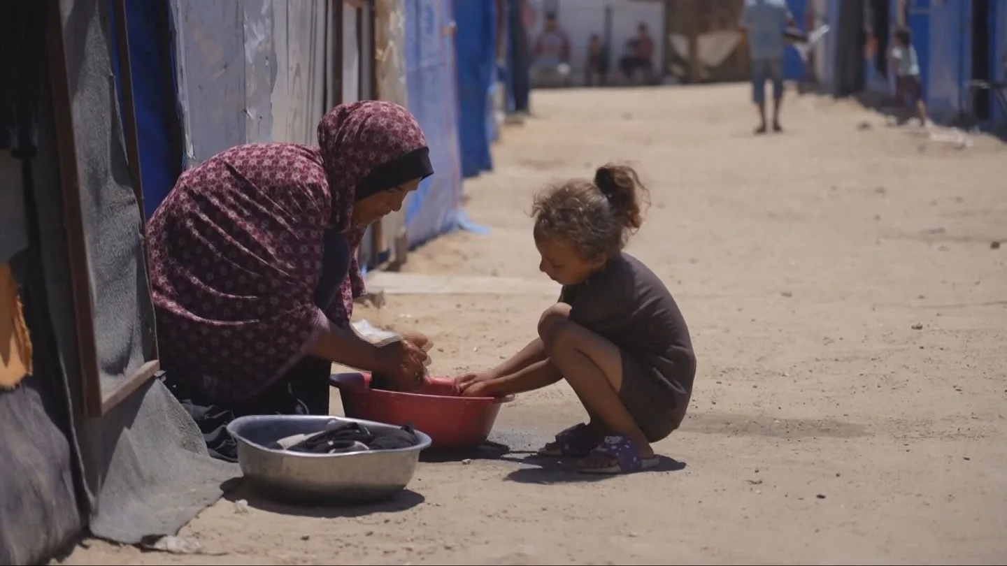 Palestinas se lavan las manos Palestinas se lavan las manos