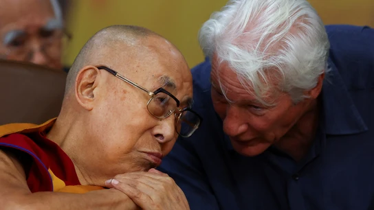 El Dalái Lama celebra su cumpleaños junto al actor Richard Gere.  El Dalái Lama celebra su cumpleaños junto al actor Richard Gere.