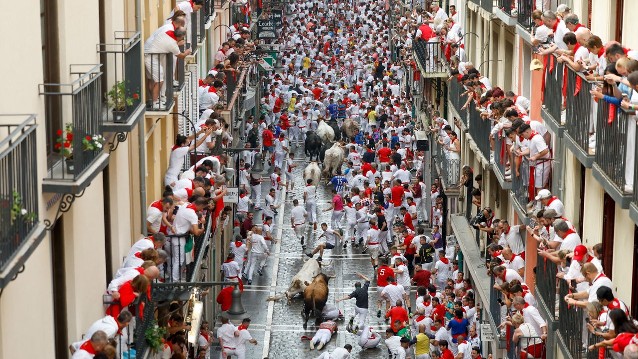 Primer encierro y ambiente vibrante en San Fermín 2025 en Pamplona Primer encierro y ambiente vibrante en San Fermín 2025 en Pamplona