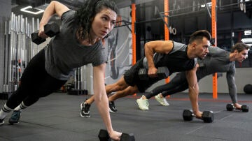 Personas en el gimnasio