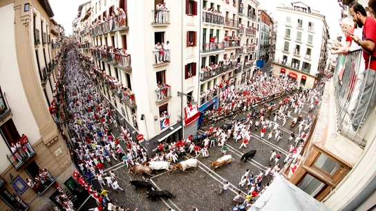 El primer encierro de San Fermín 2025, en una imagen con efecto ojo de pez El primer encierro de San Fermín 2025, en una imagen con efecto ojo de pez