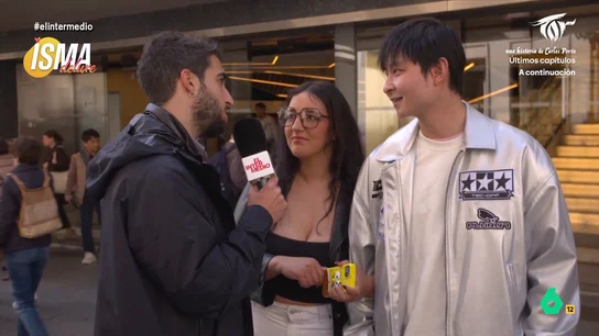 Una chica confiesa que no soporta al entorno de su mejor amigo: "Mi círculo es 'nice', el suyo, no" El reportero charla con Jerry y Laura que son mejores amigos. Juárez les pregunta si hay alguna persona que ha intentado boicotear su relación y su respuesta sorprende a Isma.